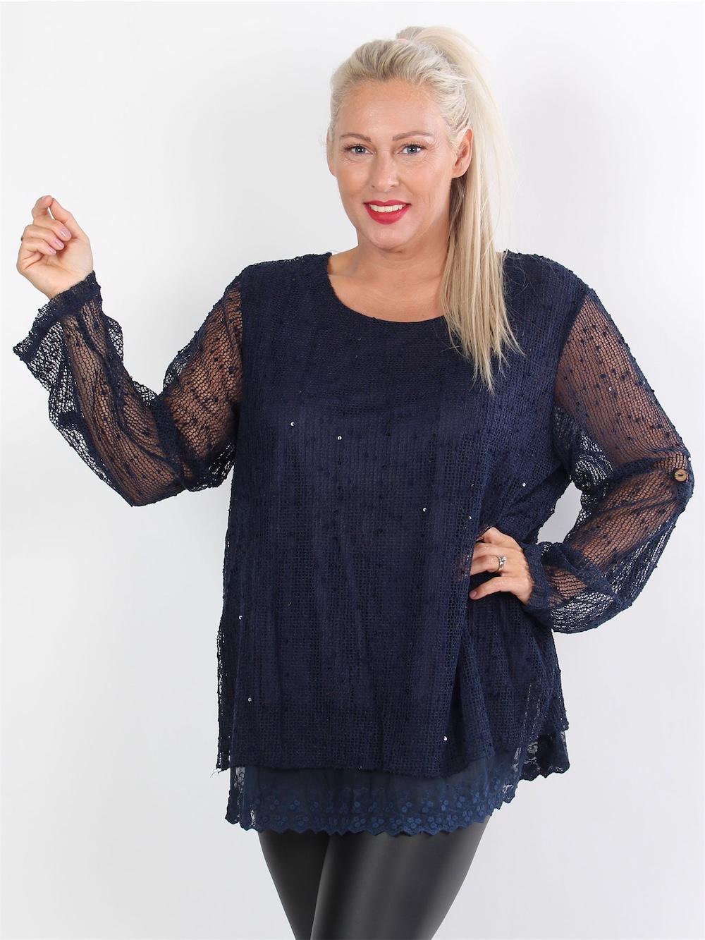 Aleia - Sort bluse med hulmønster og blondekant på undertop